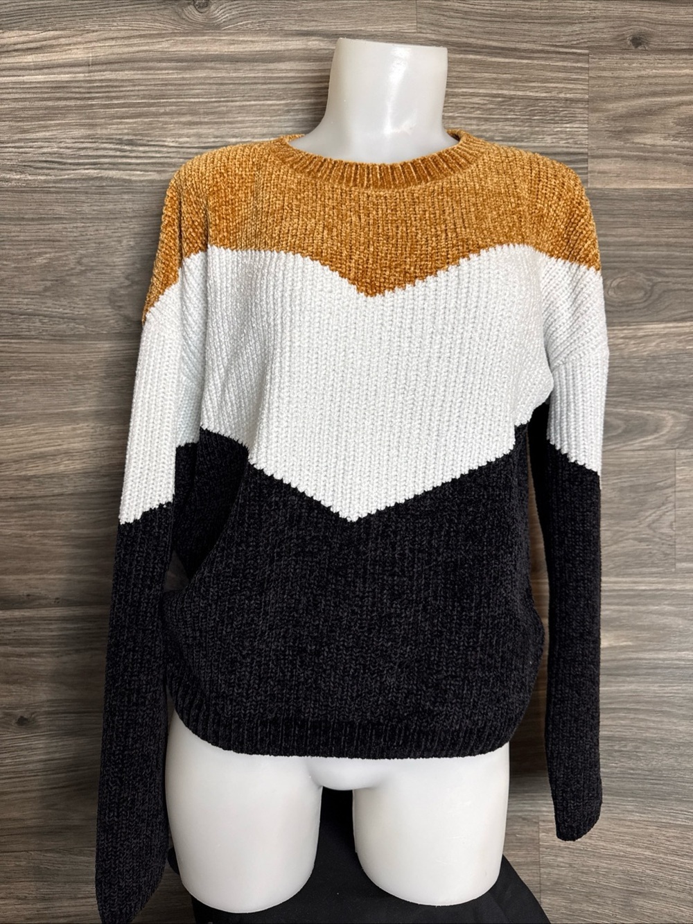 Ripzone Colorblock Chevron Crewneck soft knit Sweater - Mustard, White, Black M - Picture 1 of 11